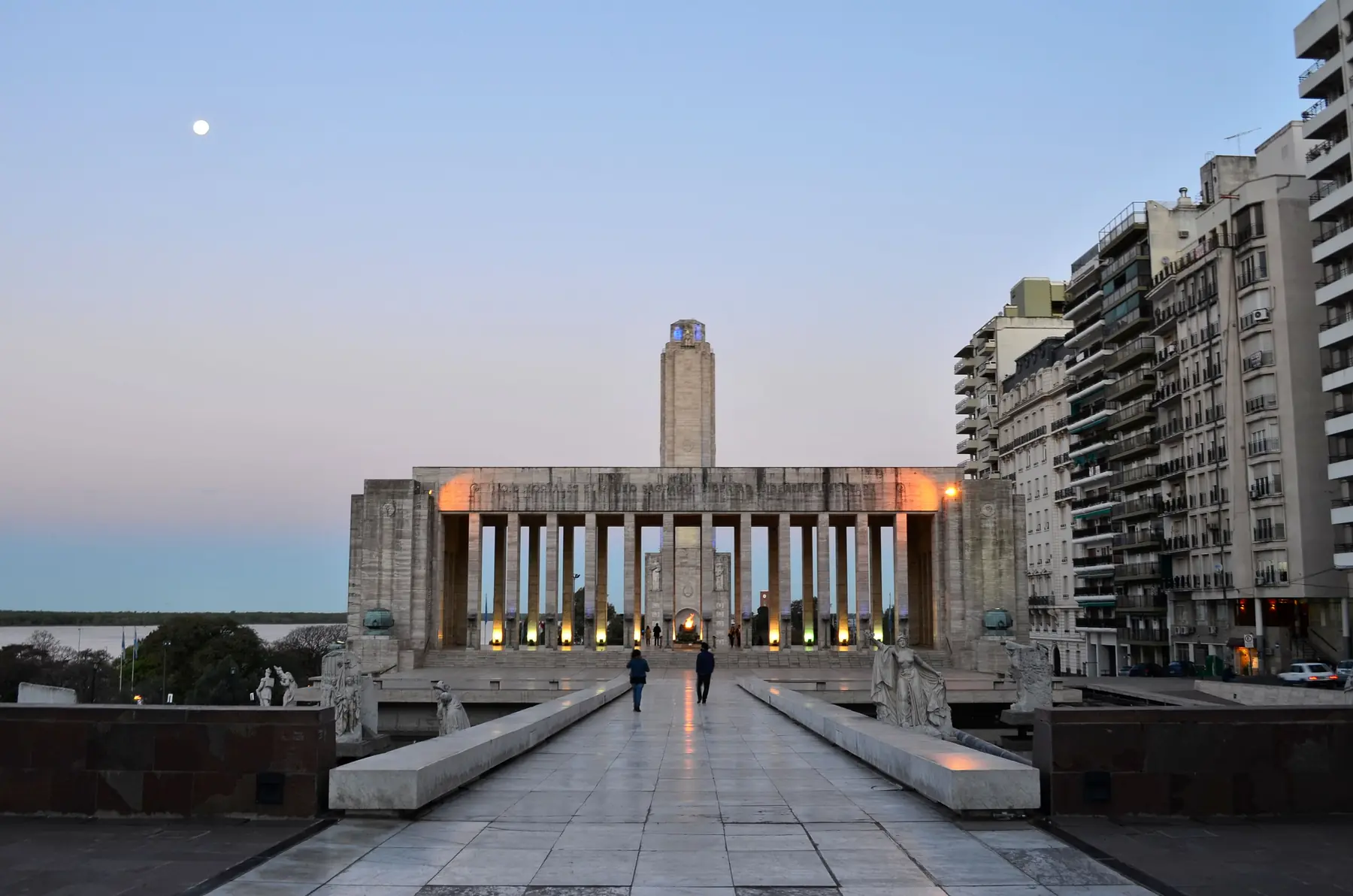Monumento a la Bandera al atardecer